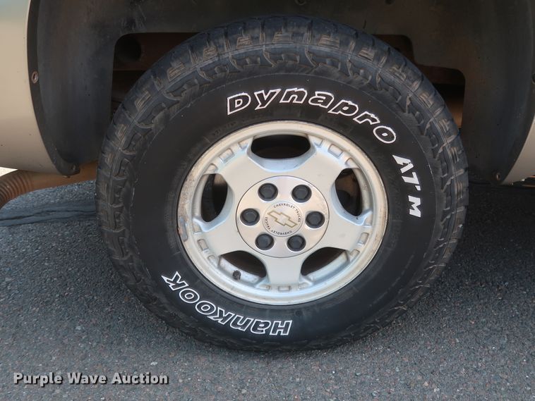 image for item HT9519 2001 Chevrolet Silverado 1500 LT  Ext. Cab pickup truck