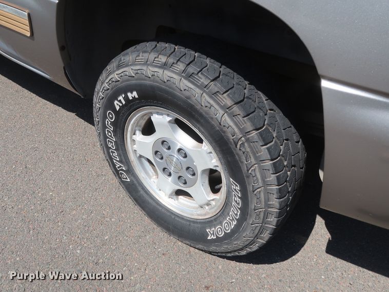 image for item HT9519 2001 Chevrolet Silverado 1500 LT  Ext. Cab pickup truck