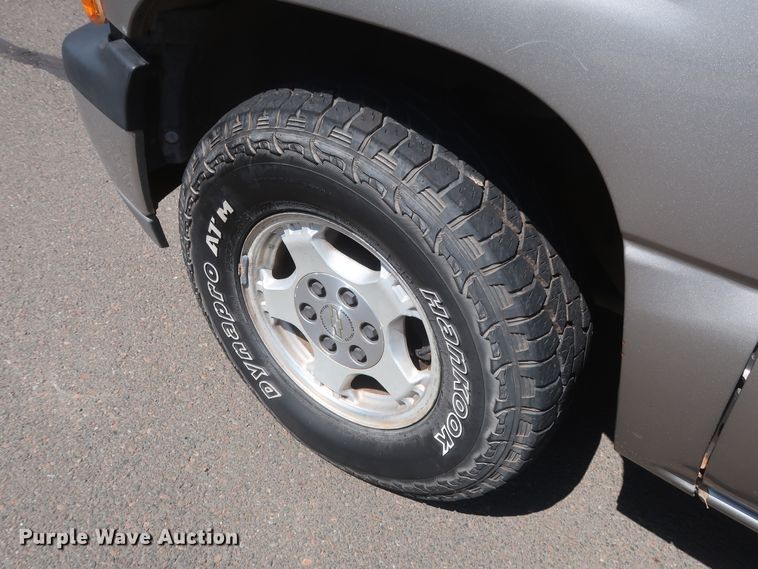 image for item HT9519 2001 Chevrolet Silverado 1500 LT  Ext. Cab pickup truck