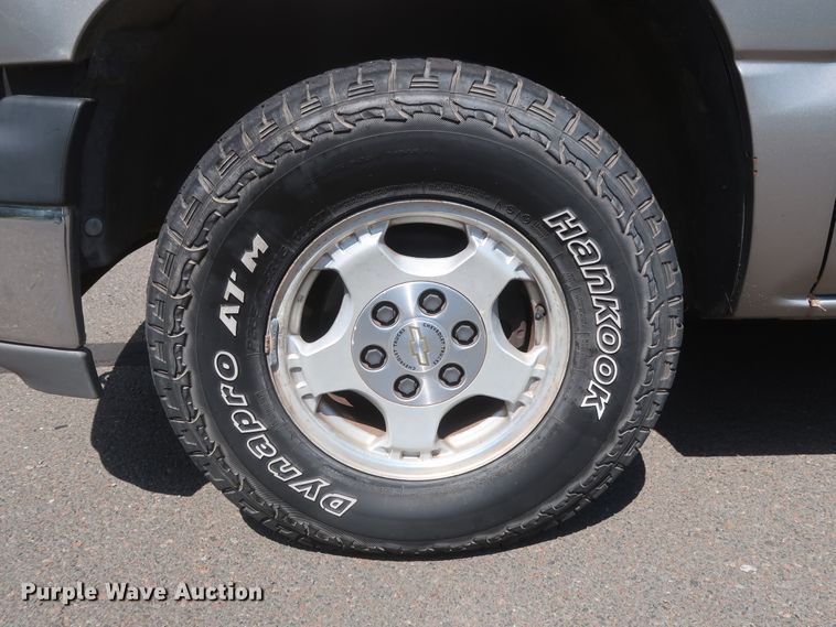 image for item HT9519 2001 Chevrolet Silverado 1500 LT  Ext. Cab pickup truck