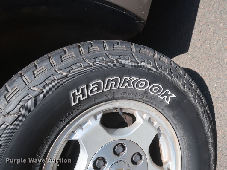 image for item HT9519 2001 Chevrolet Silverado 1500 LT  Ext. Cab pickup truck