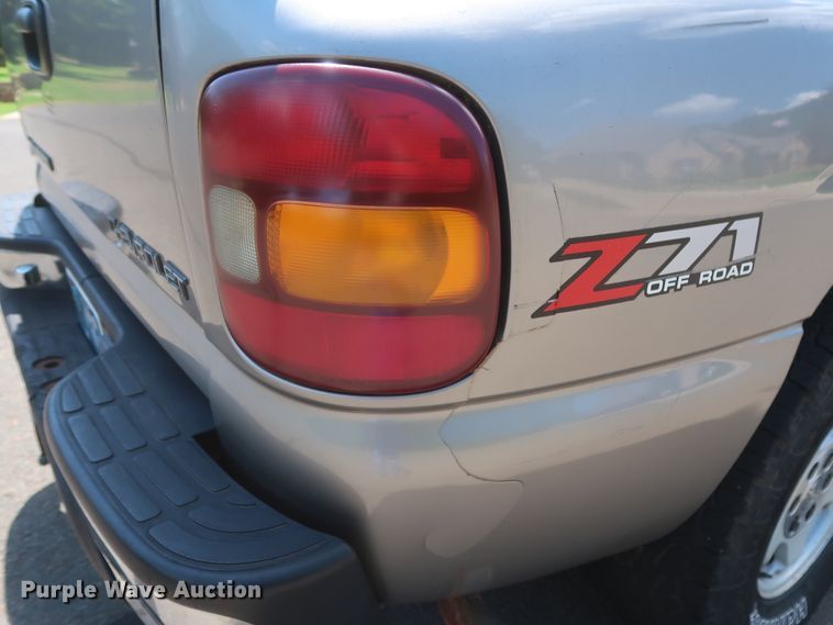 image for item HT9519 2001 Chevrolet Silverado 1500 LT  Ext. Cab pickup truck