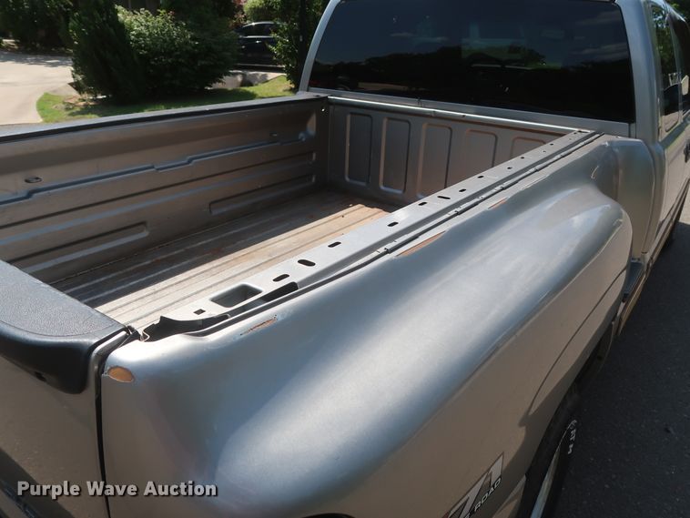 image for item HT9519 2001 Chevrolet Silverado 1500 LT  Ext. Cab pickup truck