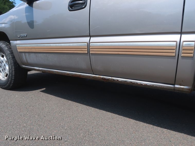 image for item HT9519 2001 Chevrolet Silverado 1500 LT  Ext. Cab pickup truck