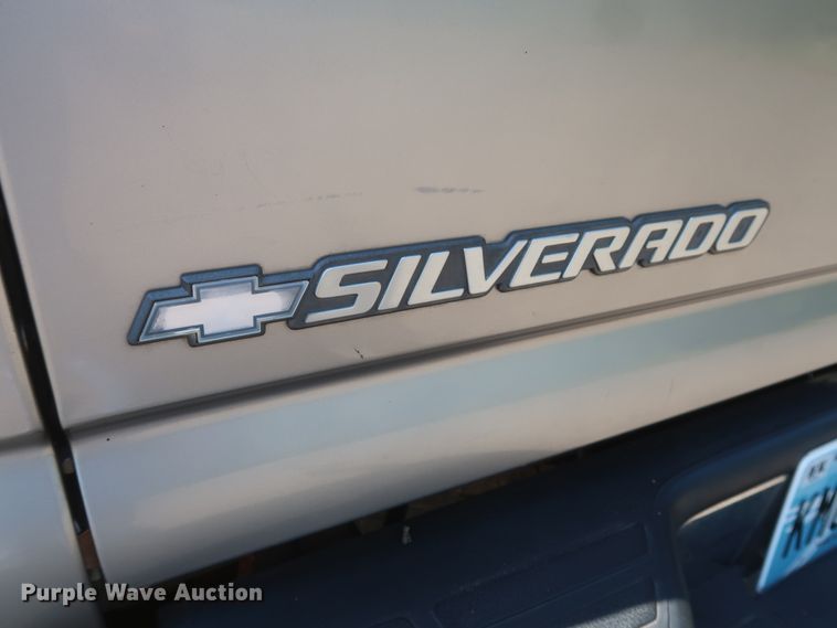 image for item HT9519 2001 Chevrolet Silverado 1500 LT  Ext. Cab pickup truck