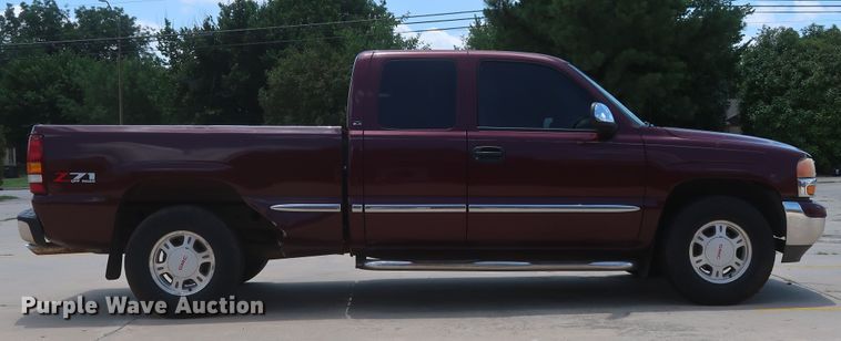 image for item HT9546 2001 GMC Sierra 1500  Ext. Cab pickup truck