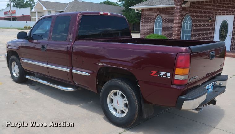 image for item HT9546 2001 GMC Sierra 1500  Ext. Cab pickup truck