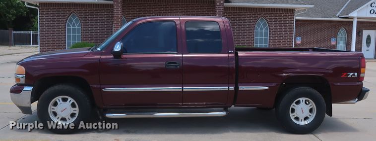 image for item HT9546 2001 GMC Sierra 1500  Ext. Cab pickup truck