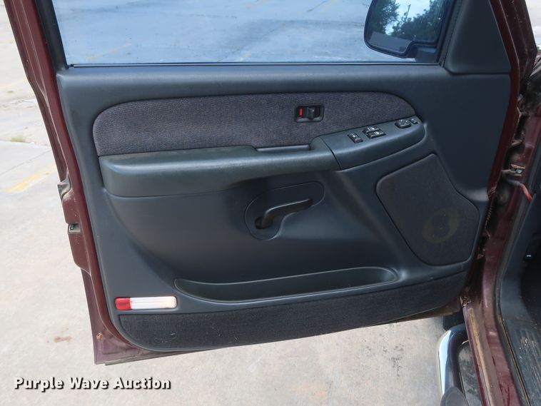 image for item HT9546 2001 GMC Sierra 1500  Ext. Cab pickup truck