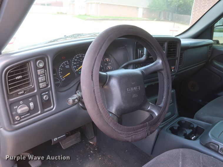 image for item HT9546 2001 GMC Sierra 1500  Ext. Cab pickup truck