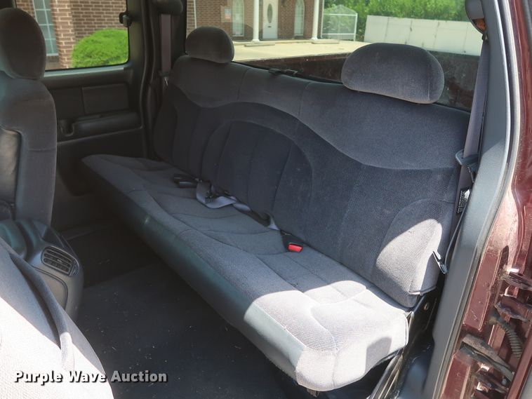 image for item HT9546 2001 GMC Sierra 1500  Ext. Cab pickup truck