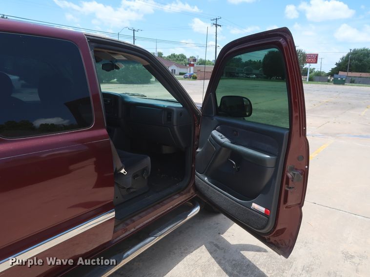 image for item HT9546 2001 GMC Sierra 1500  Ext. Cab pickup truck