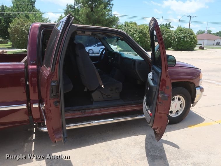 image for item HT9546 2001 GMC Sierra 1500  Ext. Cab pickup truck