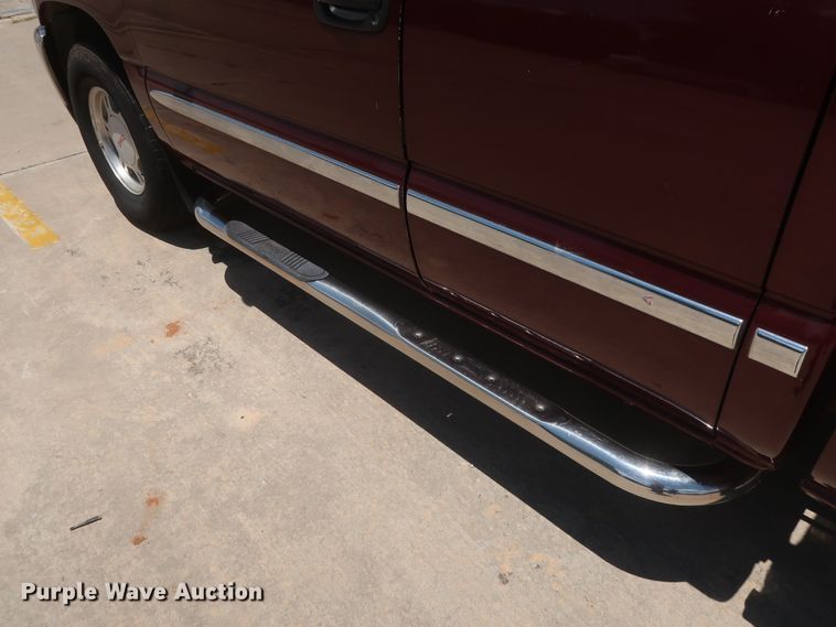 image for item HT9546 2001 GMC Sierra 1500  Ext. Cab pickup truck