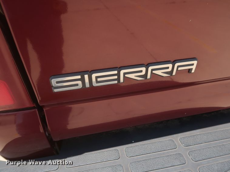 image for item HT9546 2001 GMC Sierra 1500  Ext. Cab pickup truck