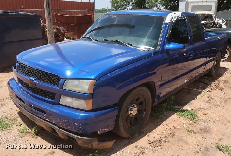 image for item HT9550 2003 Chevrolet Silverado 1500  Ext. Cab pickup truck