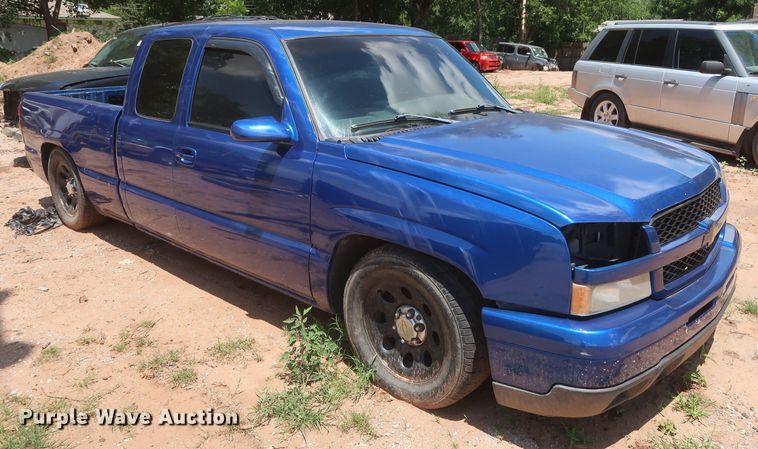 image for item HT9550 2003 Chevrolet Silverado 1500  Ext. Cab pickup truck
