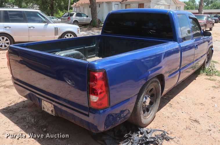 image for item HT9550 2003 Chevrolet Silverado 1500  Ext. Cab pickup truck