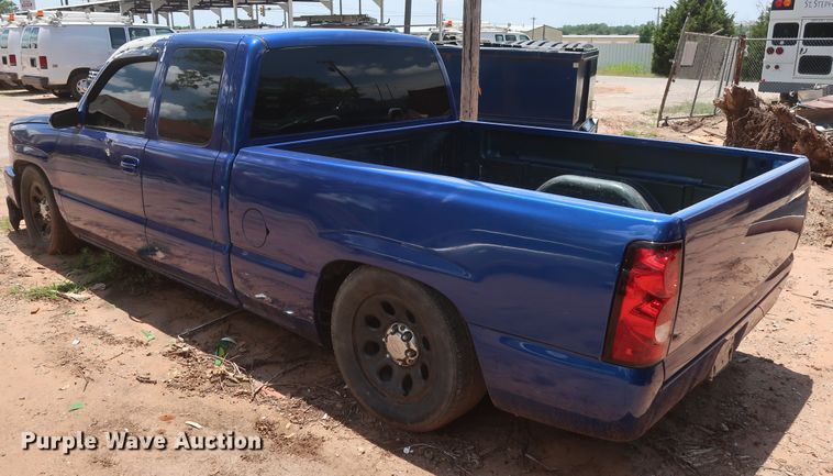 image for item HT9550 2003 Chevrolet Silverado 1500  Ext. Cab pickup truck