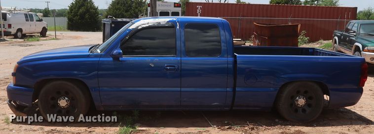image for item HT9550 2003 Chevrolet Silverado 1500  Ext. Cab pickup truck