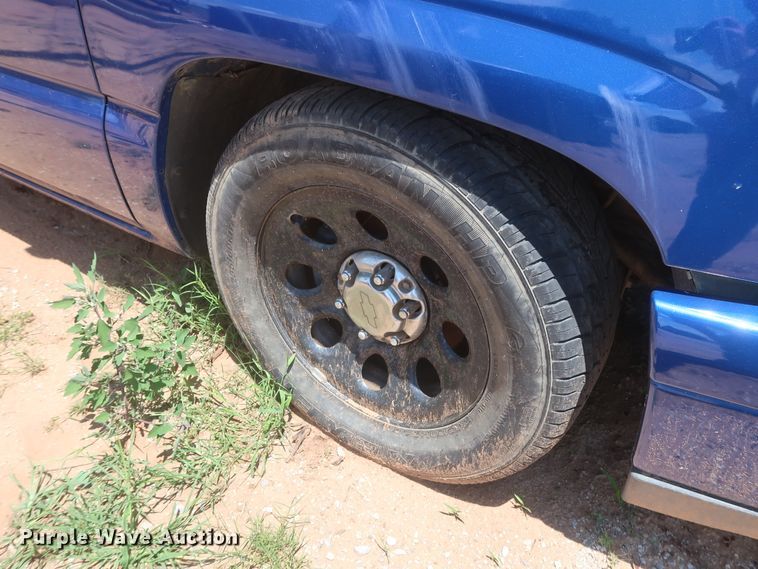 image for item HT9550 2003 Chevrolet Silverado 1500  Ext. Cab pickup truck