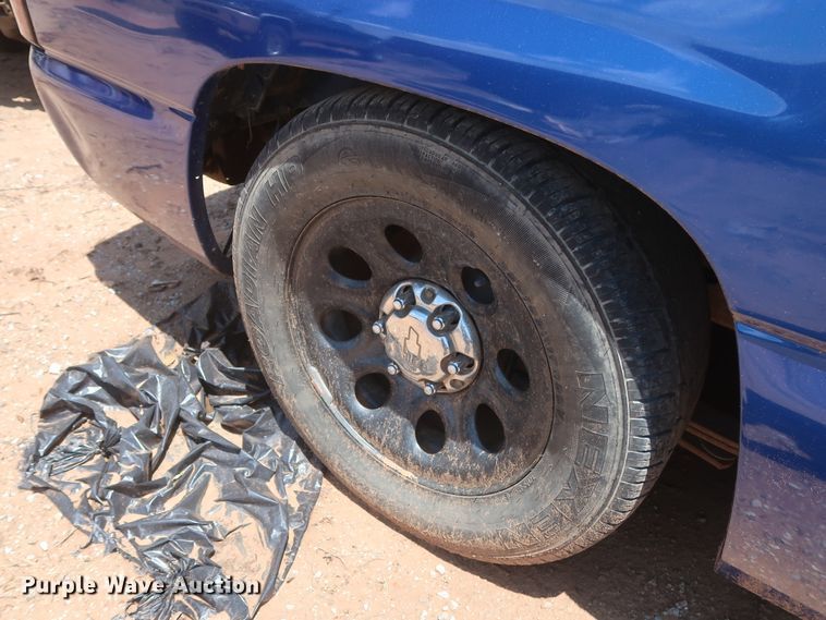 image for item HT9550 2003 Chevrolet Silverado 1500  Ext. Cab pickup truck