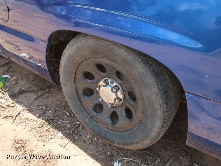 image for item HT9550 2003 Chevrolet Silverado 1500  Ext. Cab pickup truck