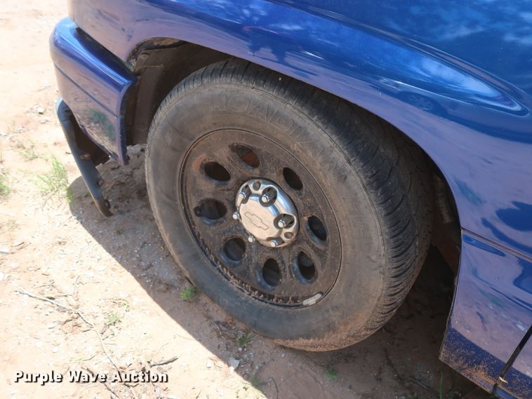 image for item HT9550 2003 Chevrolet Silverado 1500  Ext. Cab pickup truck