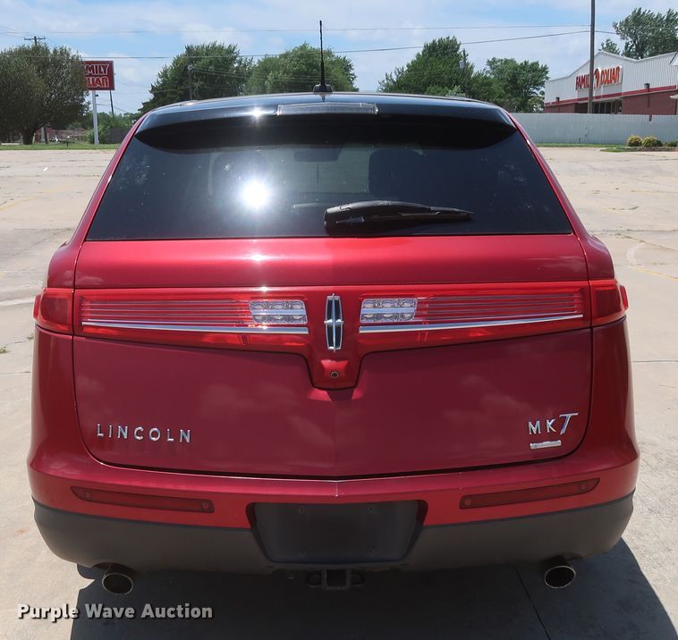 image for item HT9551 2010 Lincoln MKT  SUV