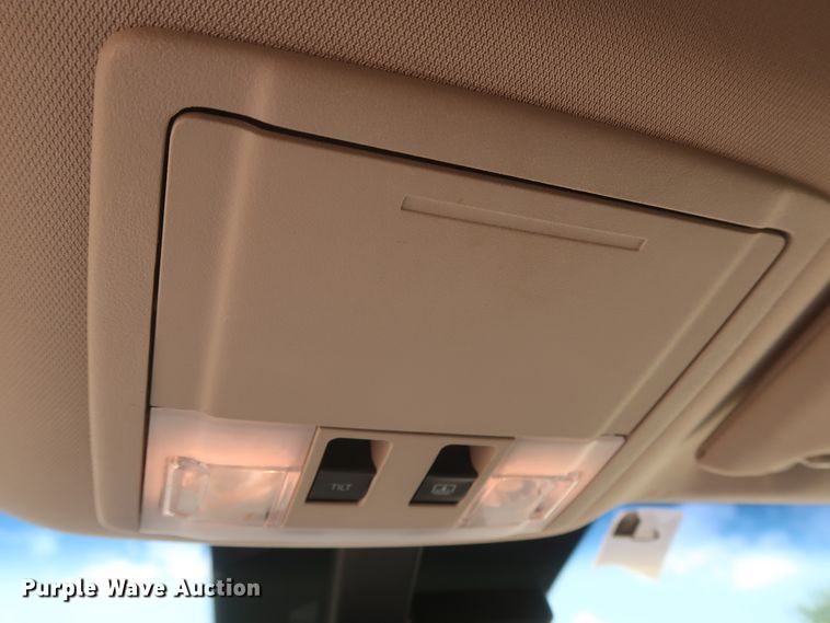 image for item HT9551 2010 Lincoln MKT  SUV