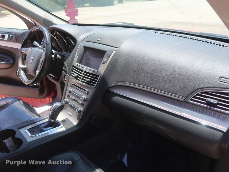 image for item HT9551 2010 Lincoln MKT  SUV