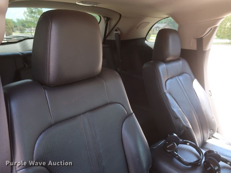 image for item HT9551 2010 Lincoln MKT  SUV