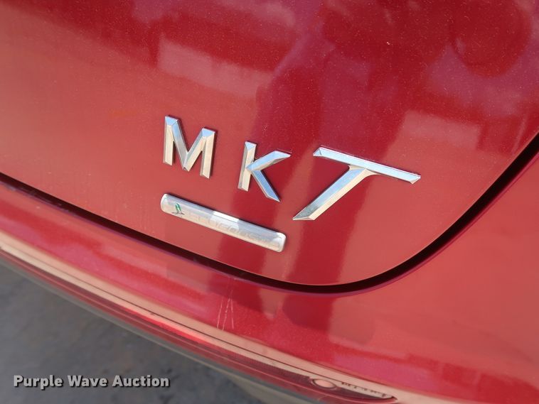 image for item HT9551 2010 Lincoln MKT  SUV