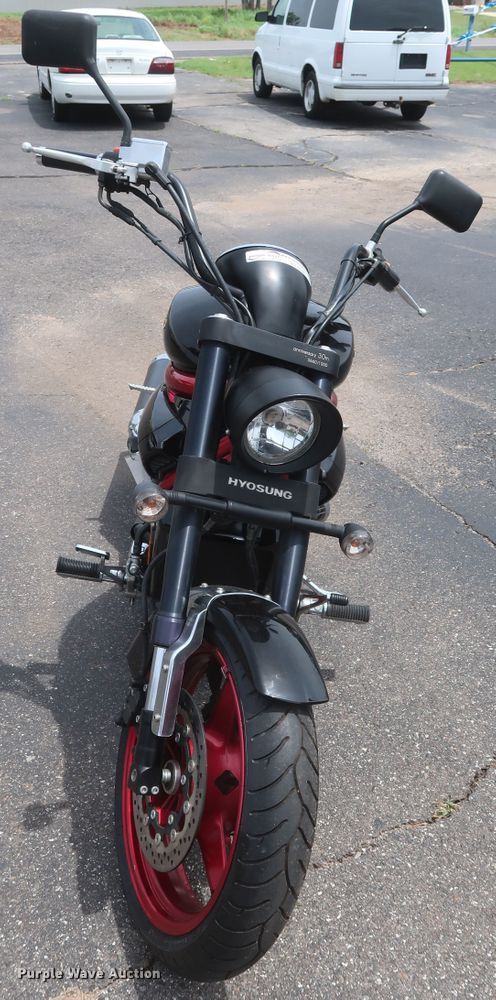 image for item HT9556 2009 Hyosung GS650SE Limited 30th Anniversary Edition motorcycle