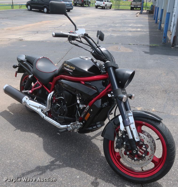 image for item HT9556 2009 Hyosung GS650SE Limited 30th Anniversary Edition motorcycle