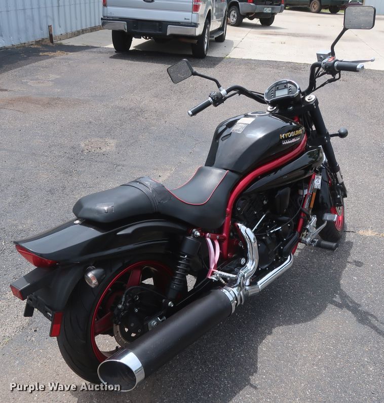 image for item HT9556 2009 Hyosung GS650SE Limited 30th Anniversary Edition motorcycle