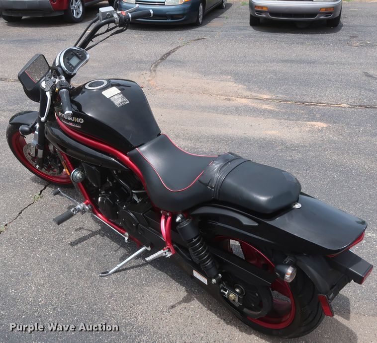 image for item HT9556 2009 Hyosung GS650SE Limited 30th Anniversary Edition motorcycle