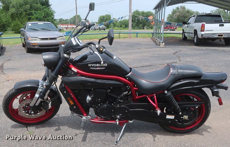 image for item HT9556 2009 Hyosung GS650SE Limited 30th Anniversary Edition motorcycle