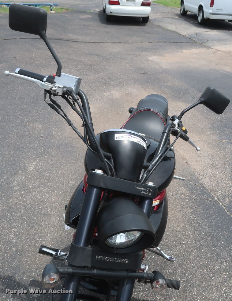 image for item HT9556 2009 Hyosung GS650SE Limited 30th Anniversary Edition motorcycle