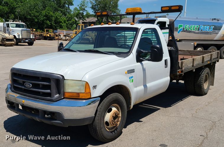 image for item K5942 2000 Ford F350  flatbed pickup truck