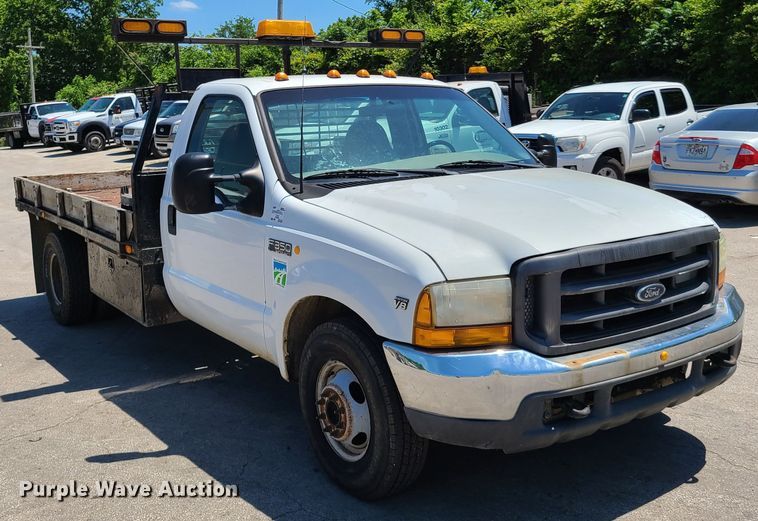 image for item K5942 2000 Ford F350  flatbed pickup truck