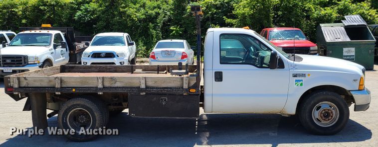 image for item K5942 2000 Ford F350  flatbed pickup truck