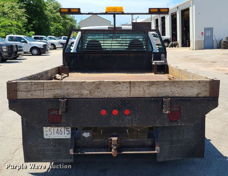 image for item K5942 2000 Ford F350  flatbed pickup truck