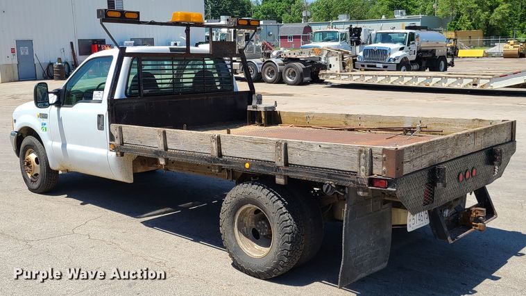 image for item K5942 2000 Ford F350  flatbed pickup truck