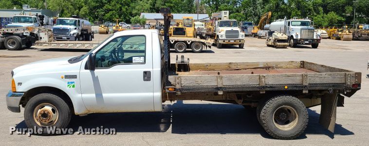 image for item K5942 2000 Ford F350  flatbed pickup truck