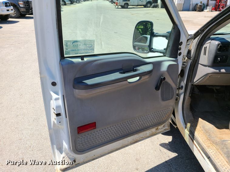 image for item K5942 2000 Ford F350  flatbed pickup truck