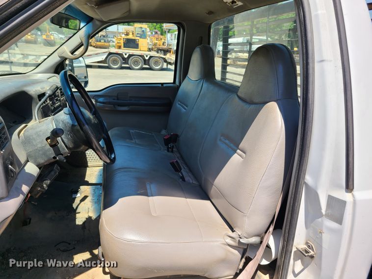 image for item K5942 2000 Ford F350  flatbed pickup truck