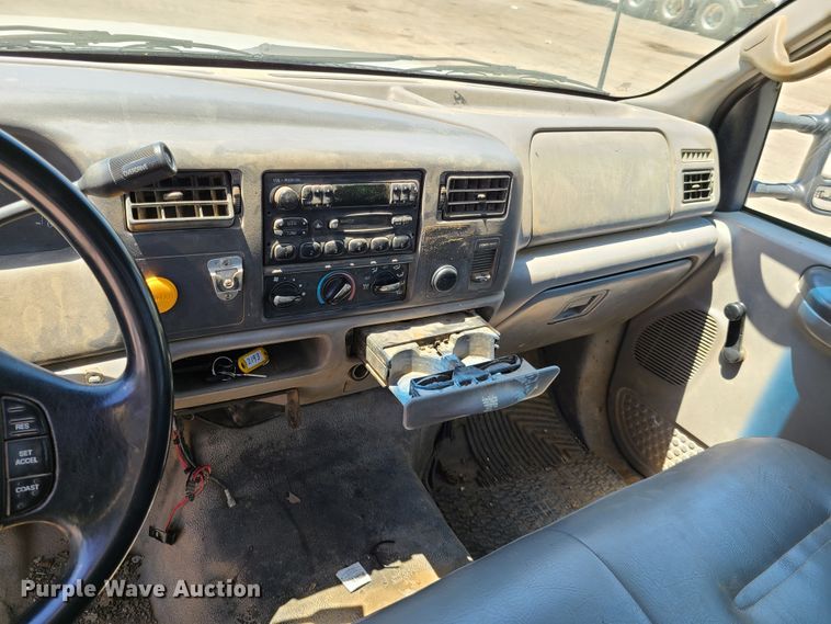 image for item K5942 2000 Ford F350  flatbed pickup truck