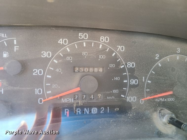 image for item K5942 2000 Ford F350  flatbed pickup truck