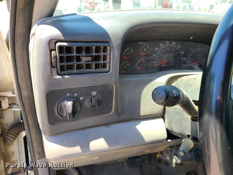 image for item K5942 2000 Ford F350  flatbed pickup truck